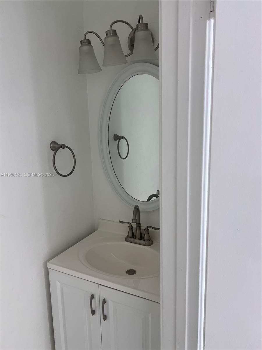 2750 W 76th St # 208, Hialeah FL 33016 — 5