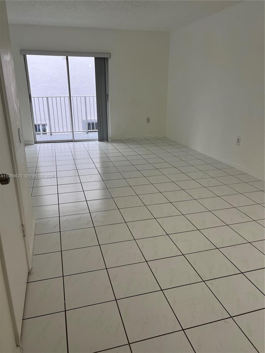2750 W 76th St # 208, Hialeah FL 33016 — 4