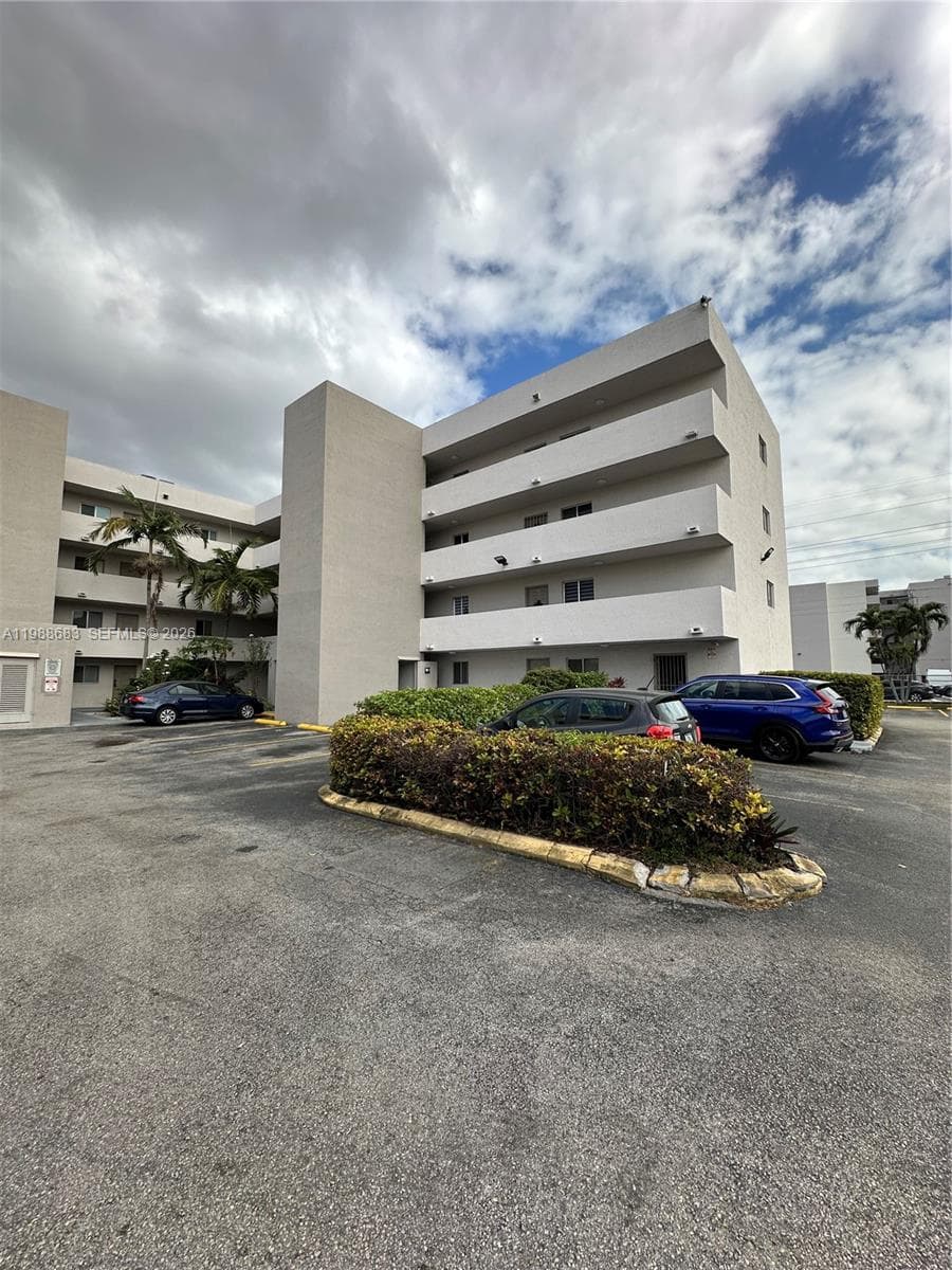6091 W 22nd Ct # 408, Hialeah FL 33016 — 1