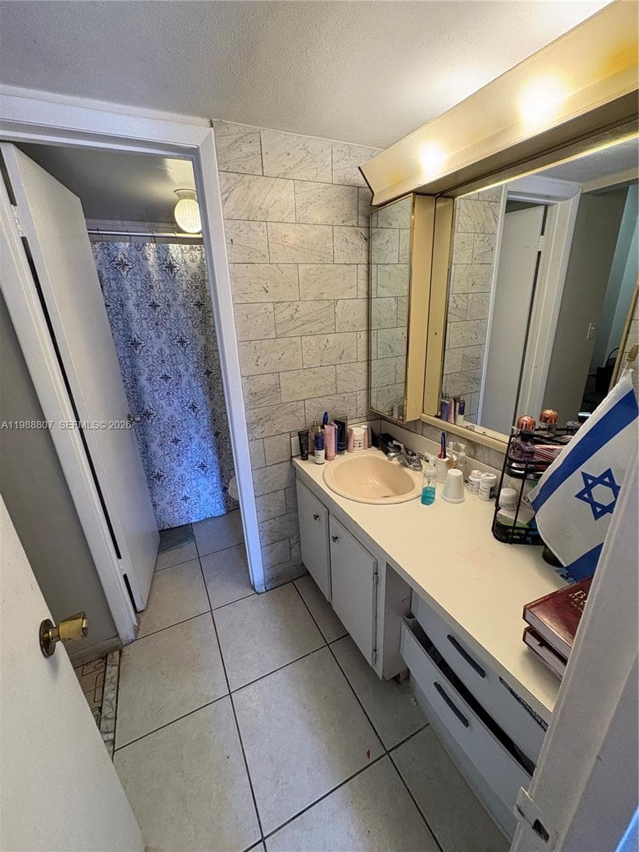 1950 W 56th St # 2309D, Hialeah FL 33012 — 22
