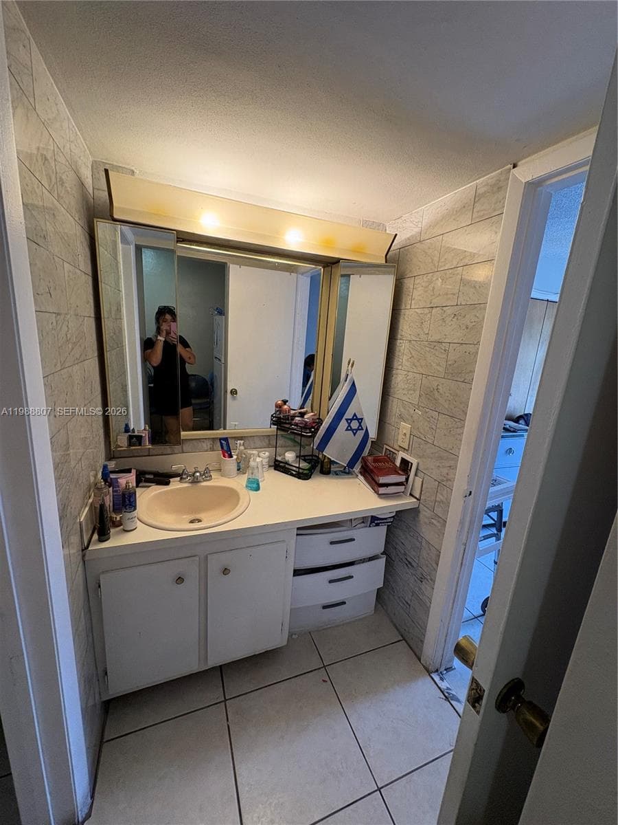 1950 W 56th St # 2309D, Hialeah FL 33012 — 21