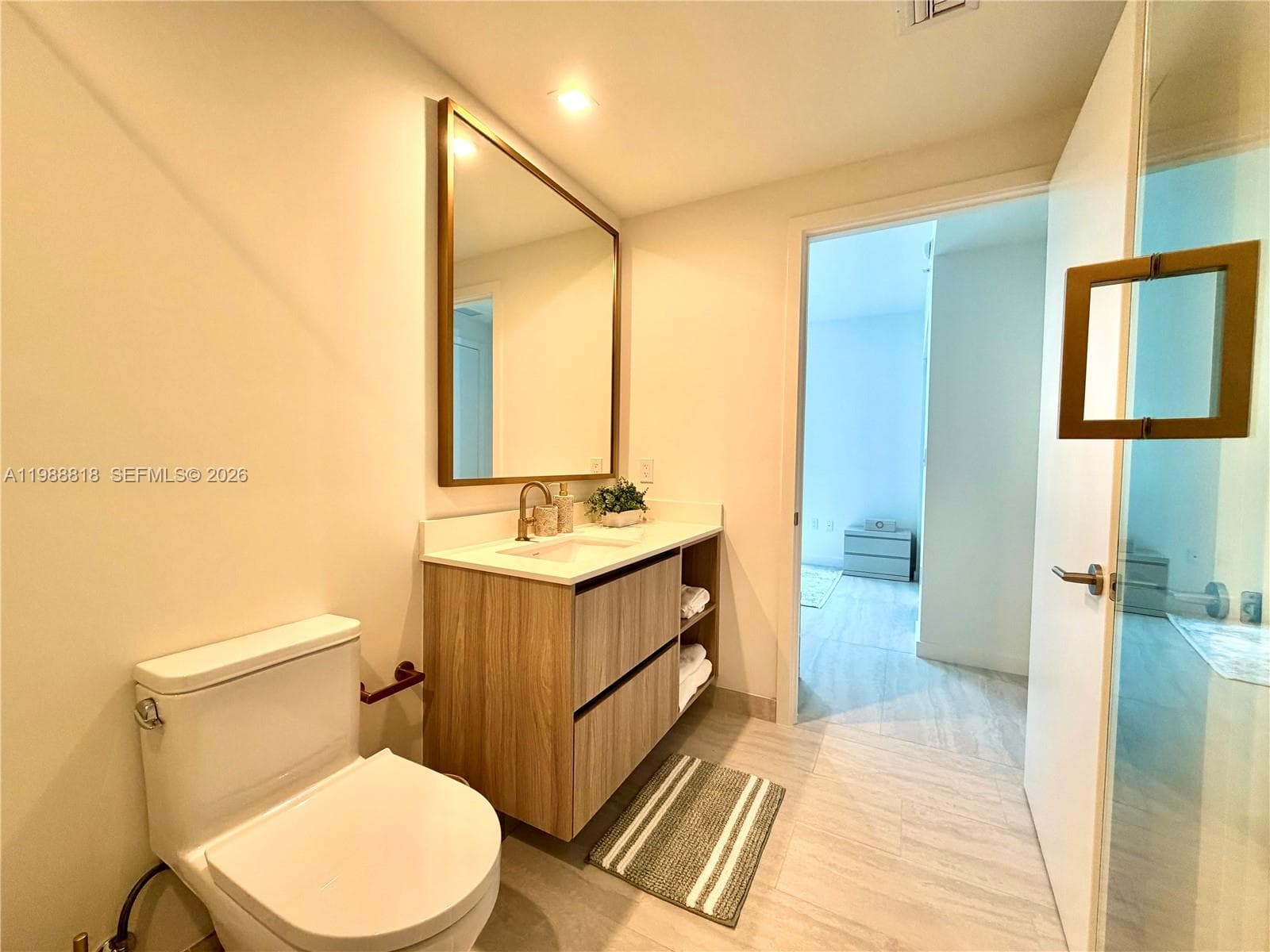 77 SE 5th St # 1615, Miami FL 33131 — 53