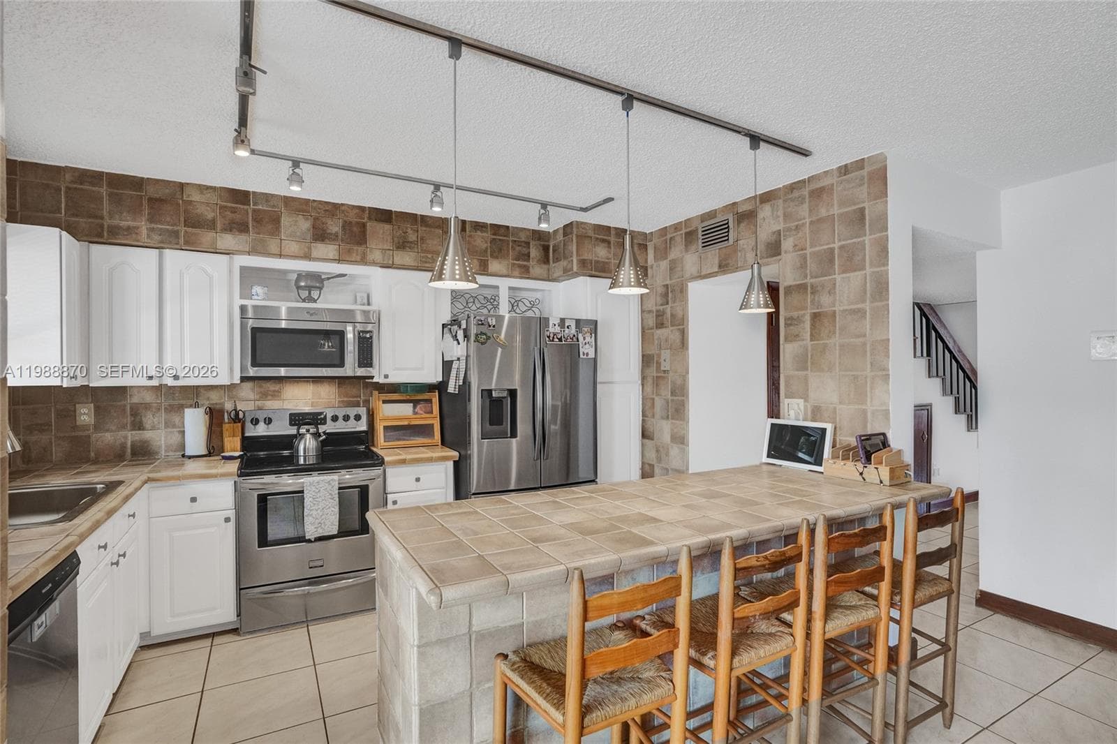 16465 NE 26th Ave # 18, North Miami Beach FL 33160 — 5