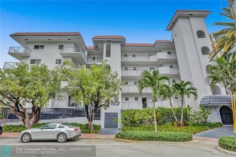 2455 Flamingo Dr # 504, Miami Beach FL 33140 — 1