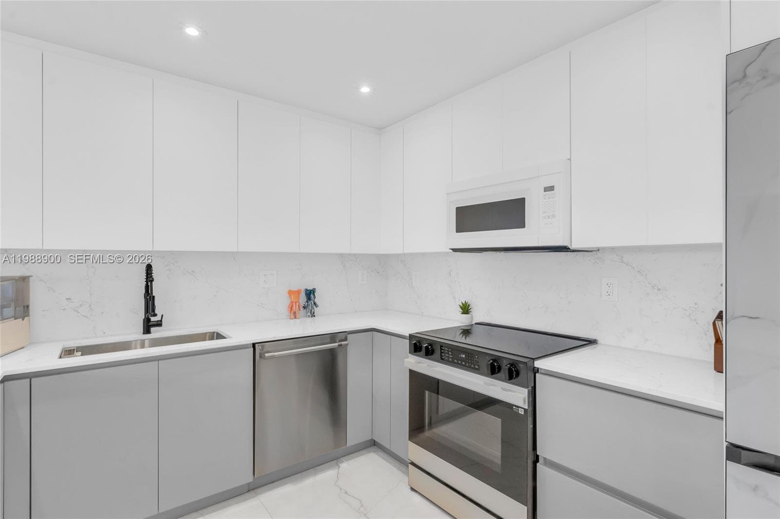 20441 NE 30th Ave # 9, Aventura FL 33180 — 3