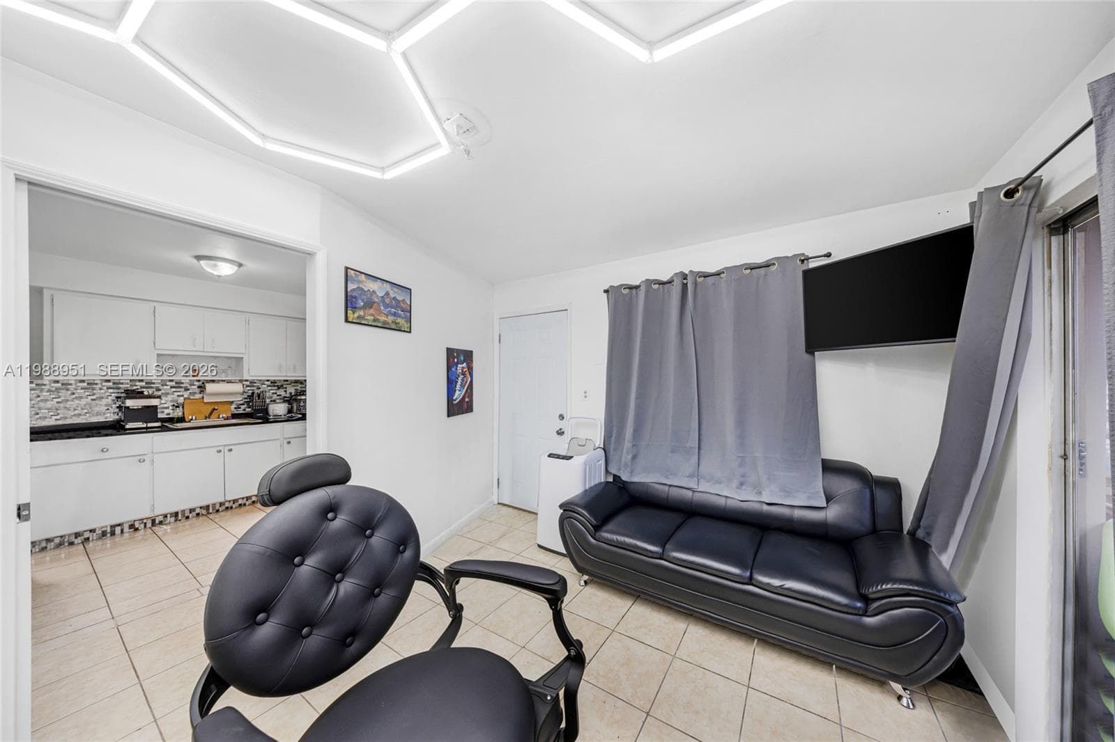 605 NW 34th Ave, Miami FL 33125 — 40