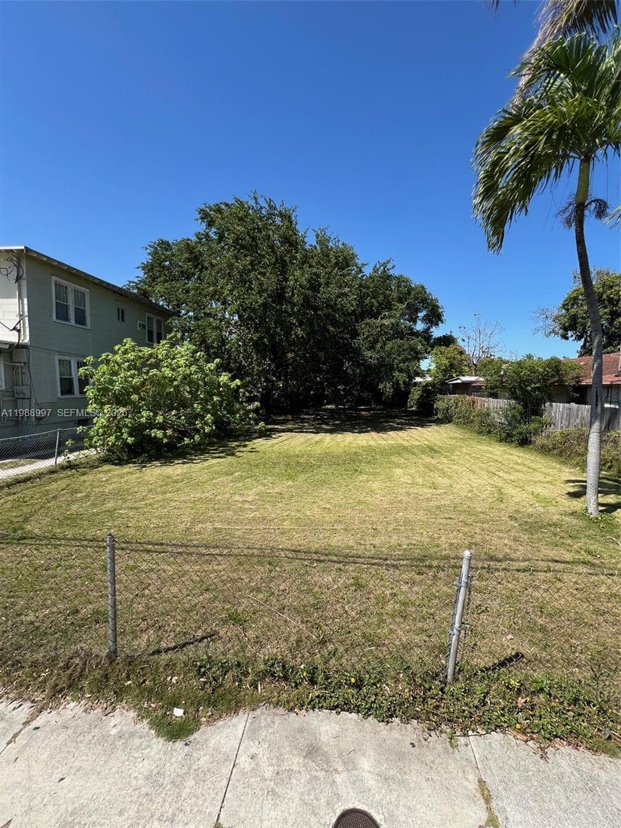 267 NW 31st St, Miami FL 33127 — 6