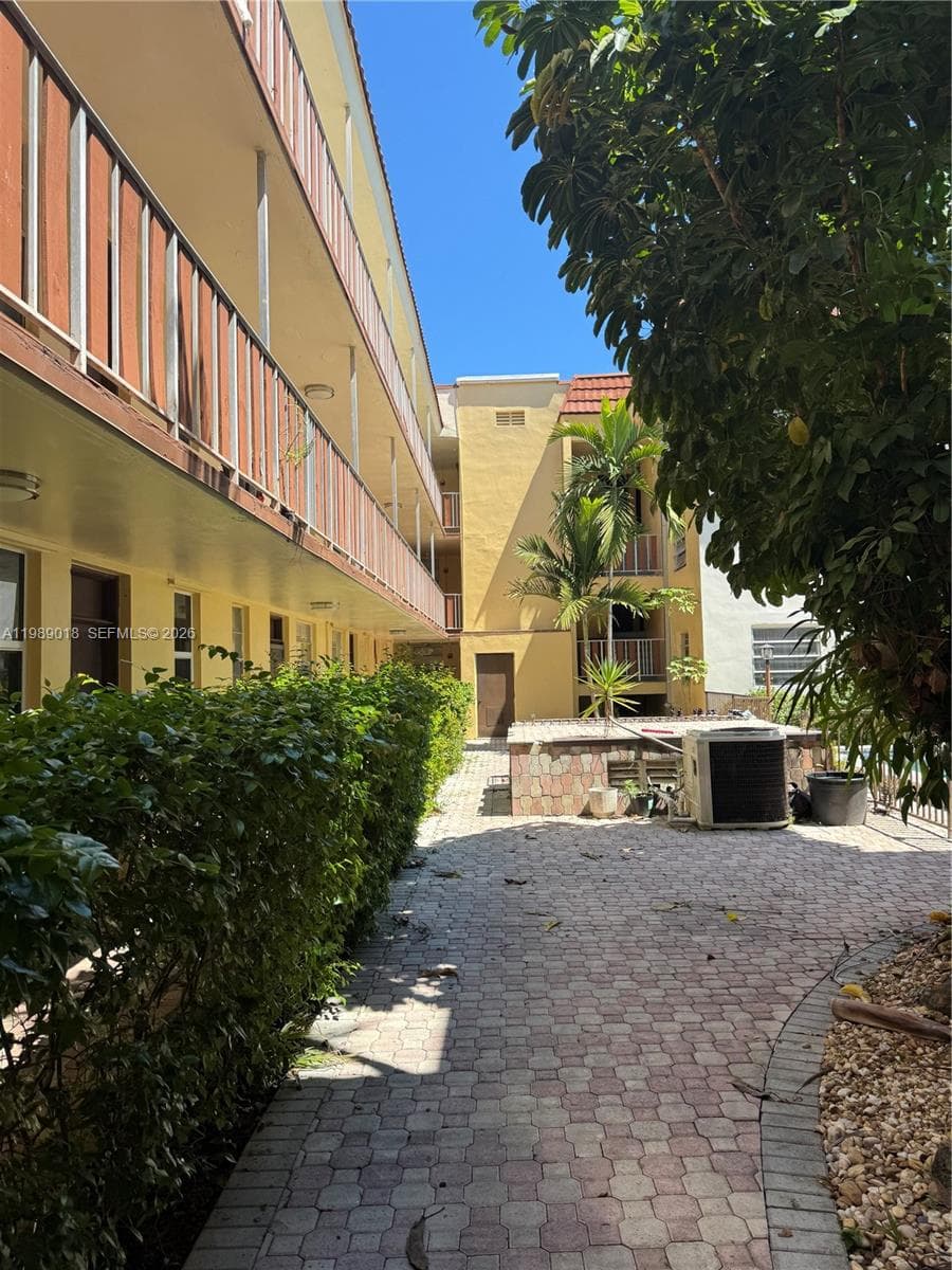 13655 NE 10th Ave # 208, North Miami FL 33161 — 10