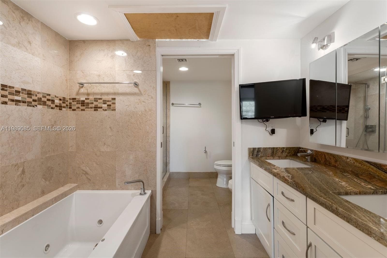 1566 NE Quayside Ter # D14, Miami FL 33138 — 29