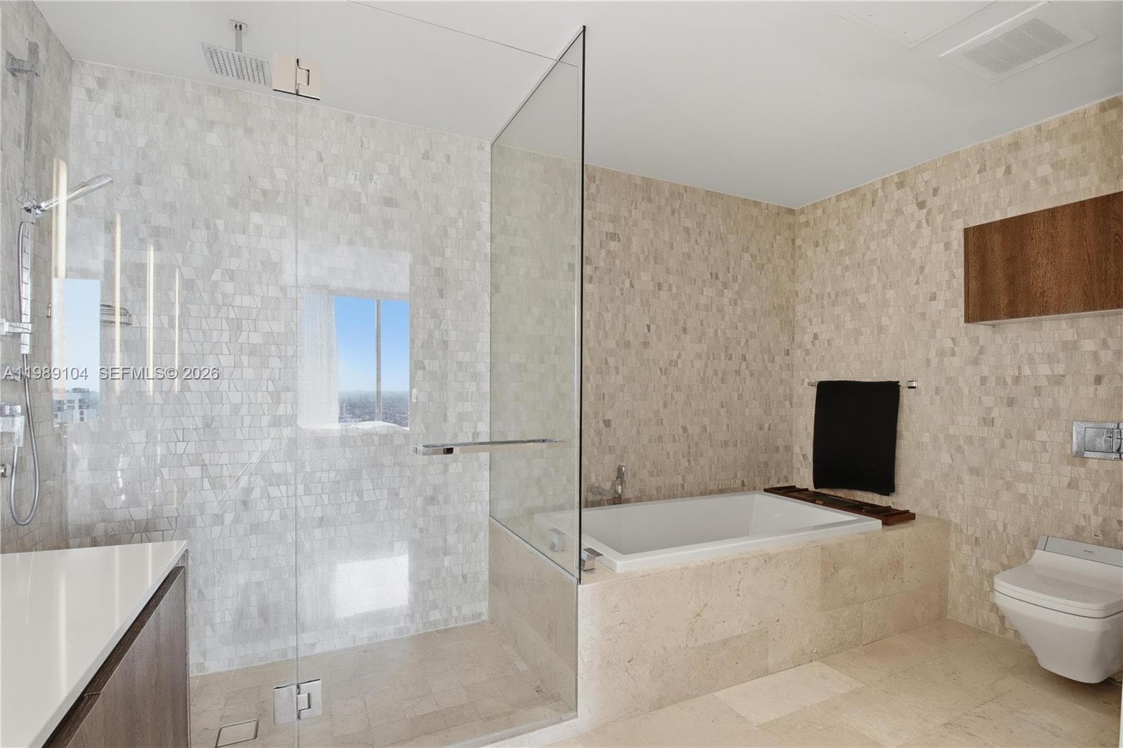88 SW 7th St # 2404, Miami FL 33130 — 8