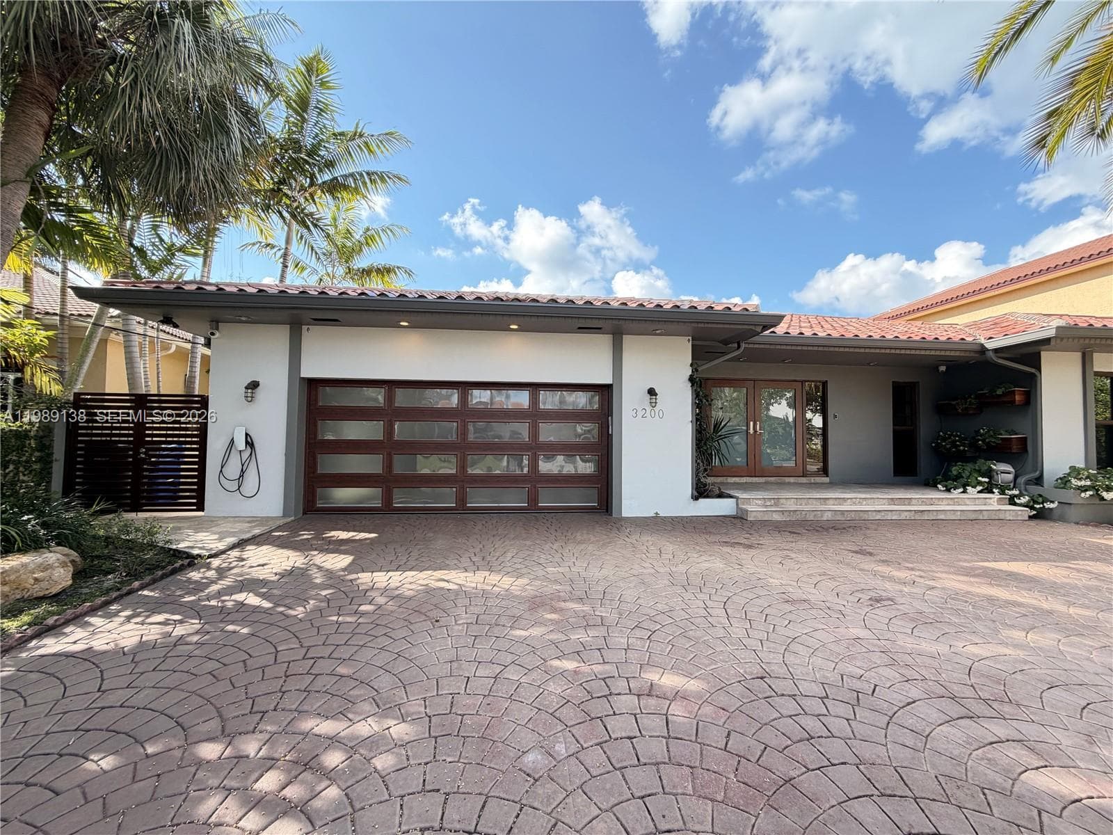 3200 NE 165th St, North Miami Beach FL 33160 — 2