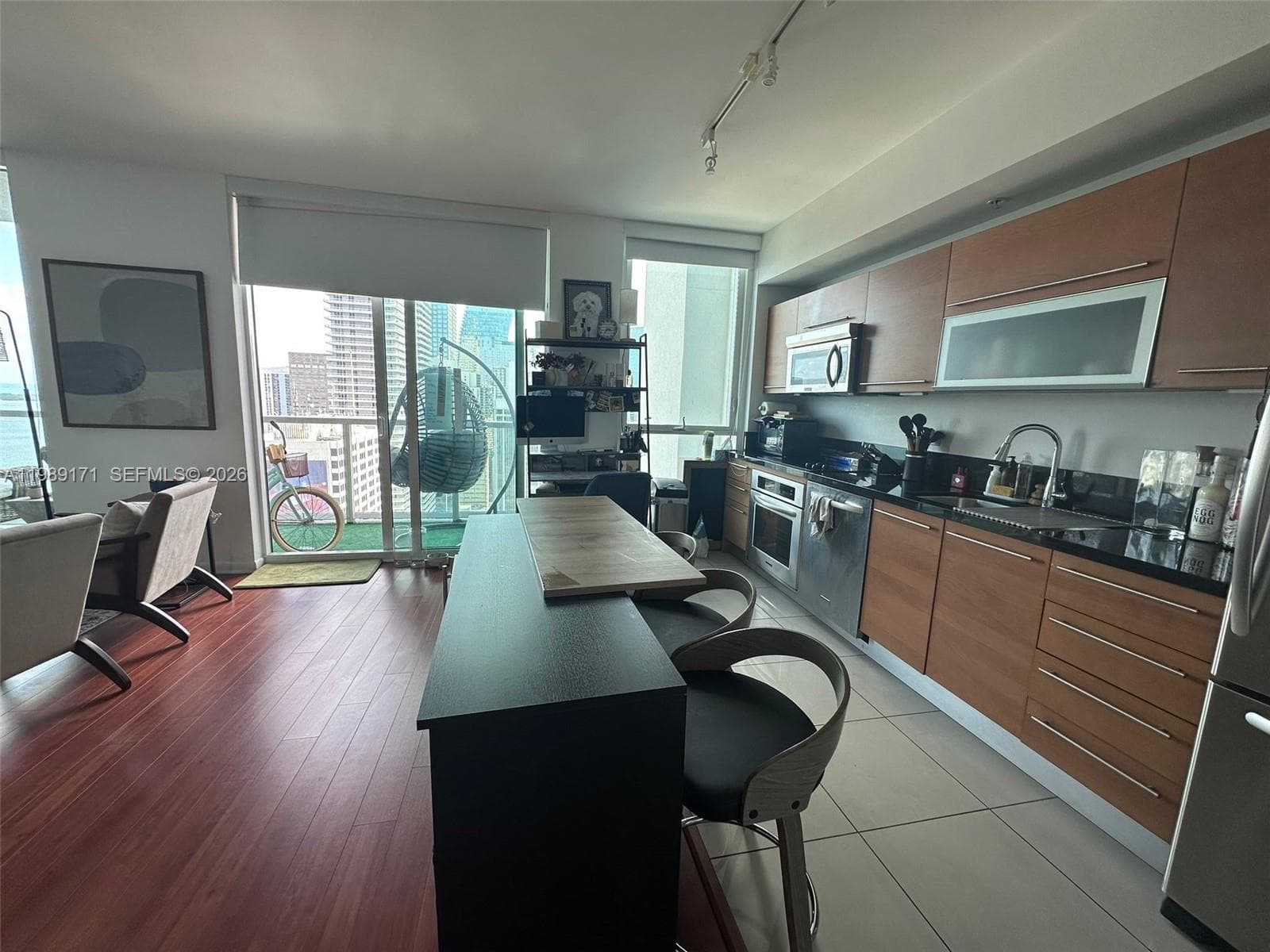 244 Biscayne Blvd # 3707, Miami FL 33132 — 23