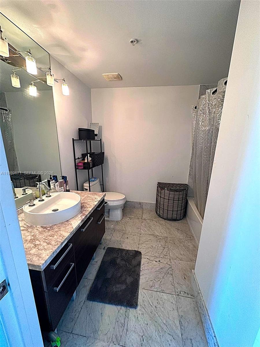 244 Biscayne Blvd # 3707, Miami FL 33132 — 17