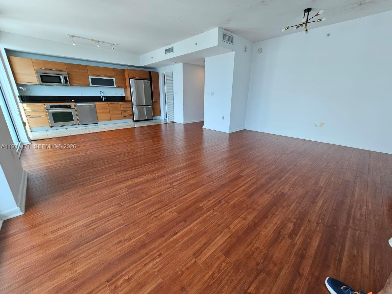 244 Biscayne Blvd # 3707, Miami FL 33132 — 5