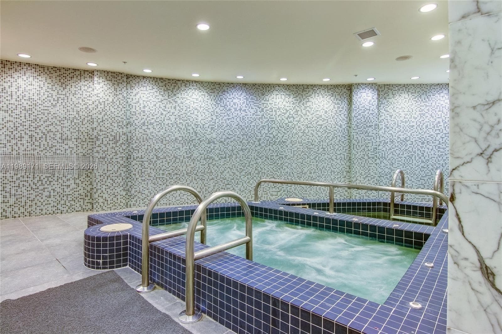 244 Biscayne Blvd # 3707, Miami FL 33132 — 30