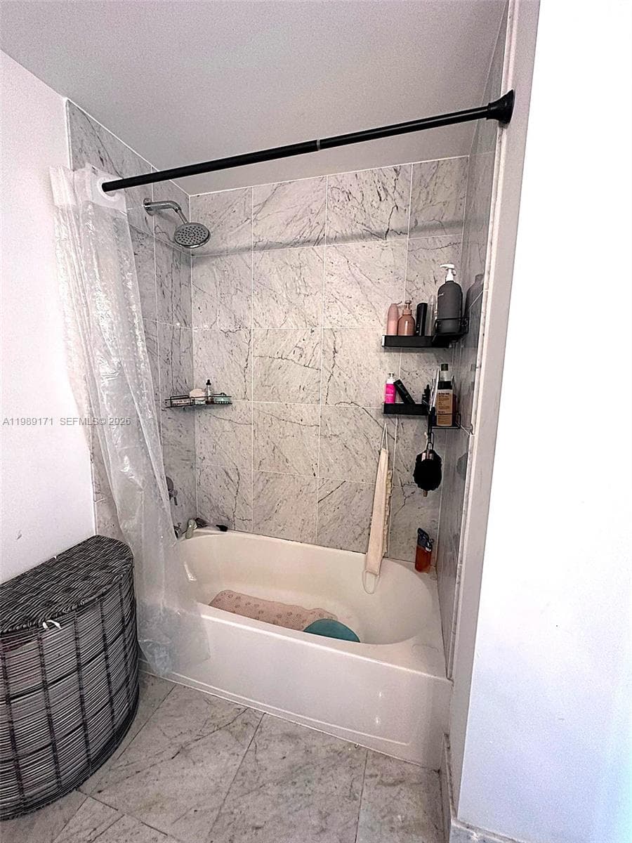 244 Biscayne Blvd # 3707, Miami FL 33132 — 18
