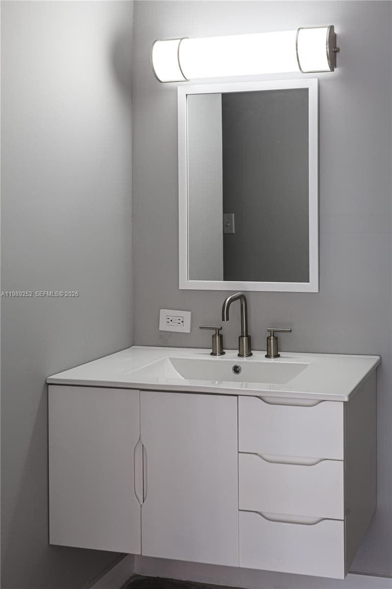 Plaza Of Americas Condo P, Sunny Isles Beach, FL — 33