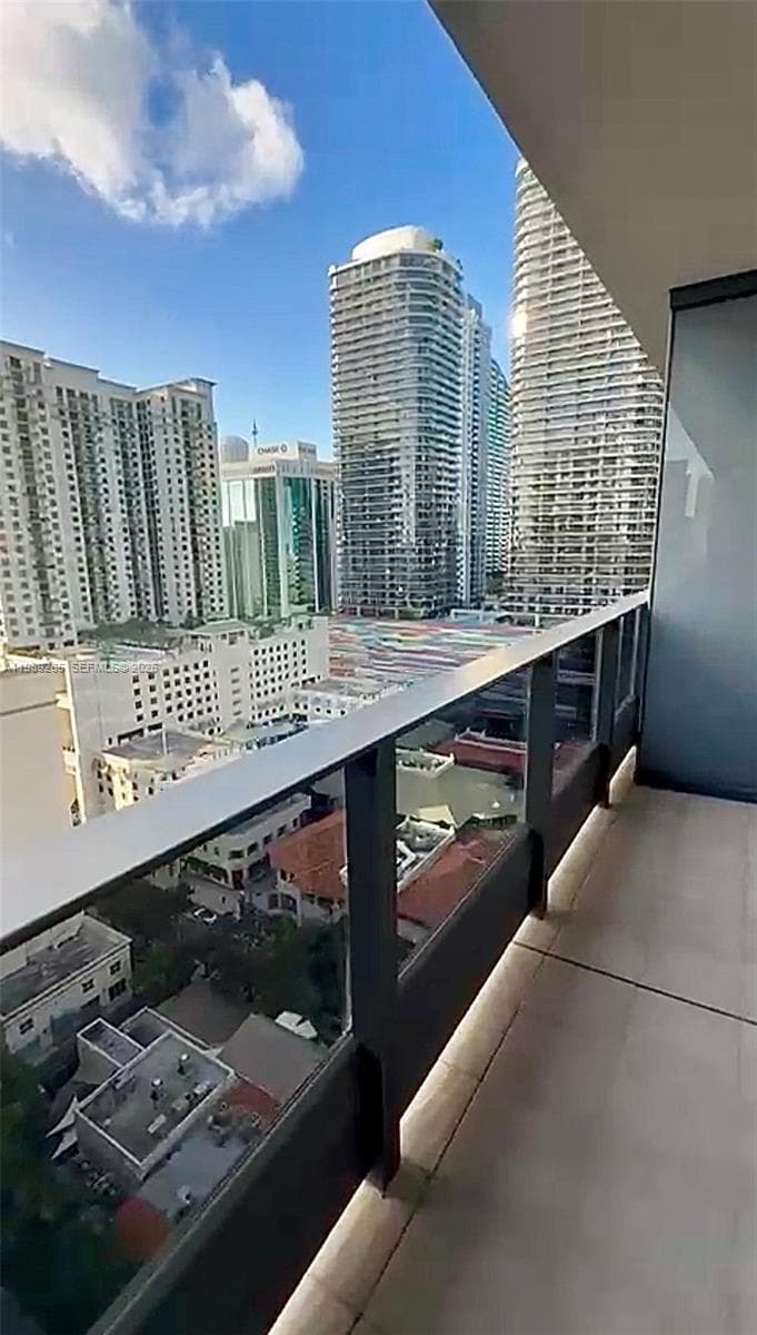1000 brickell plz # 2008, Miami FL 33131 — 33