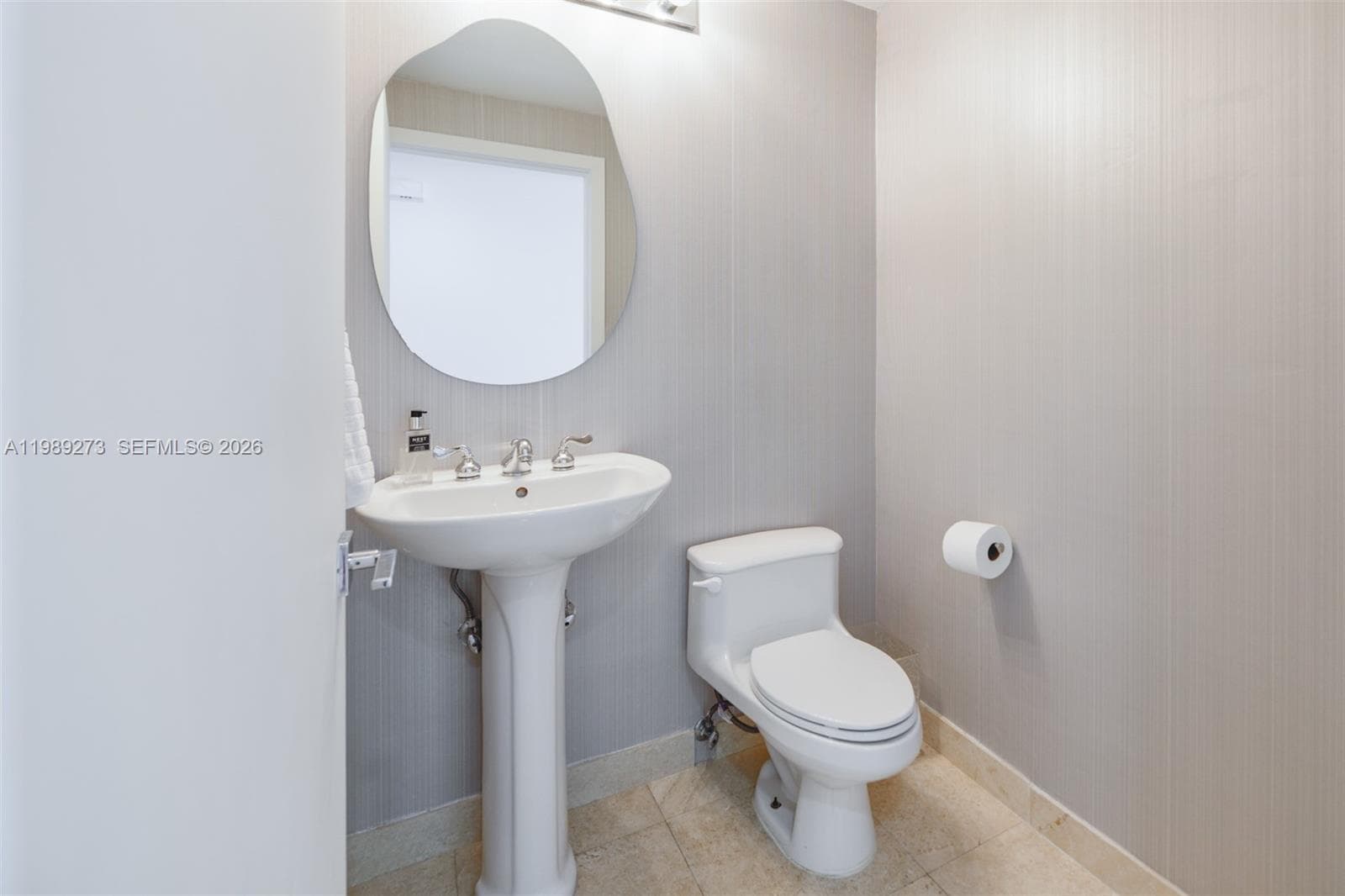 21050 Point Pl # 702, Aventura FL 33180 — 25