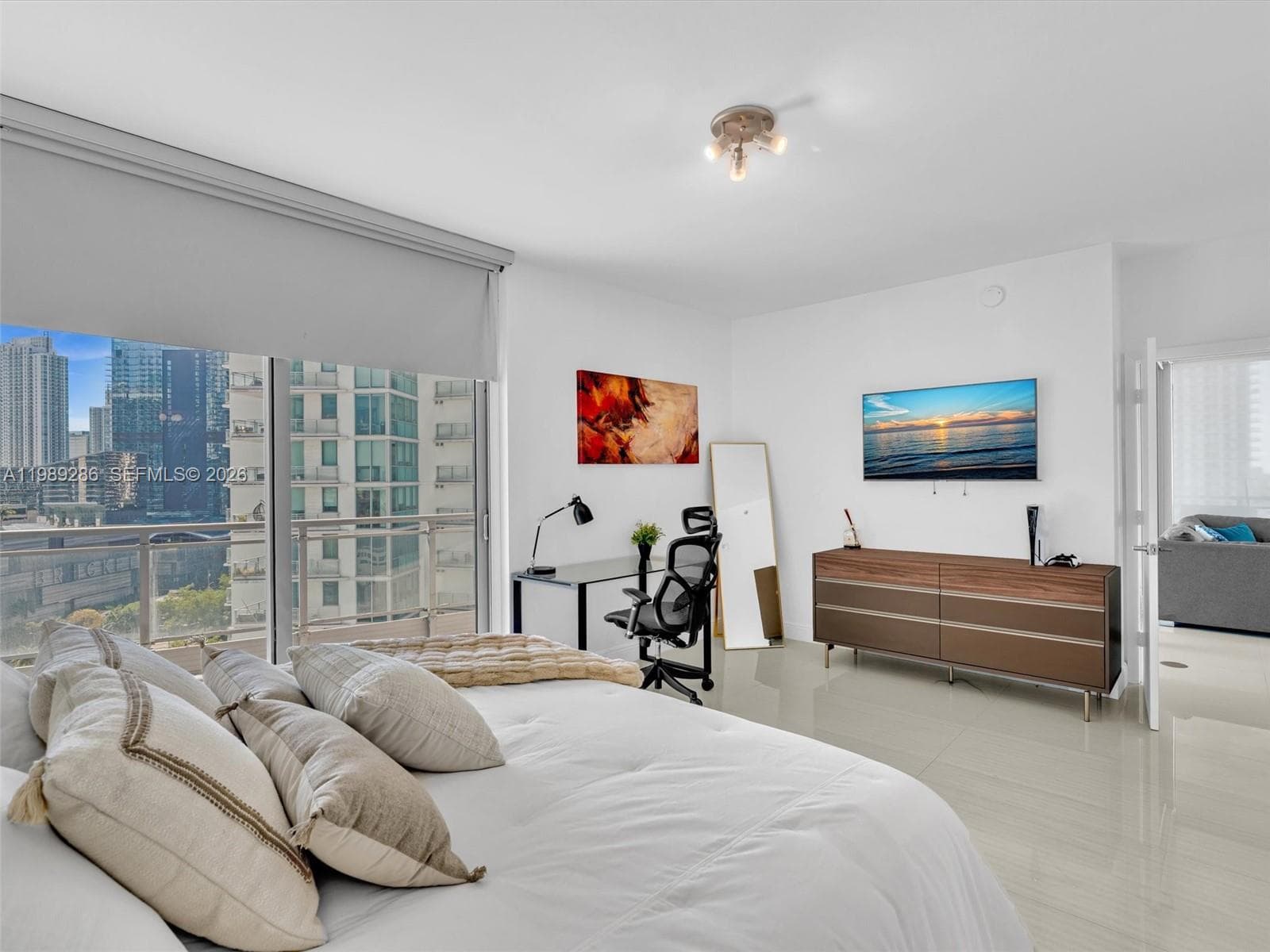 90 SW 3rd St # 2013, Miami FL 33130 — 17