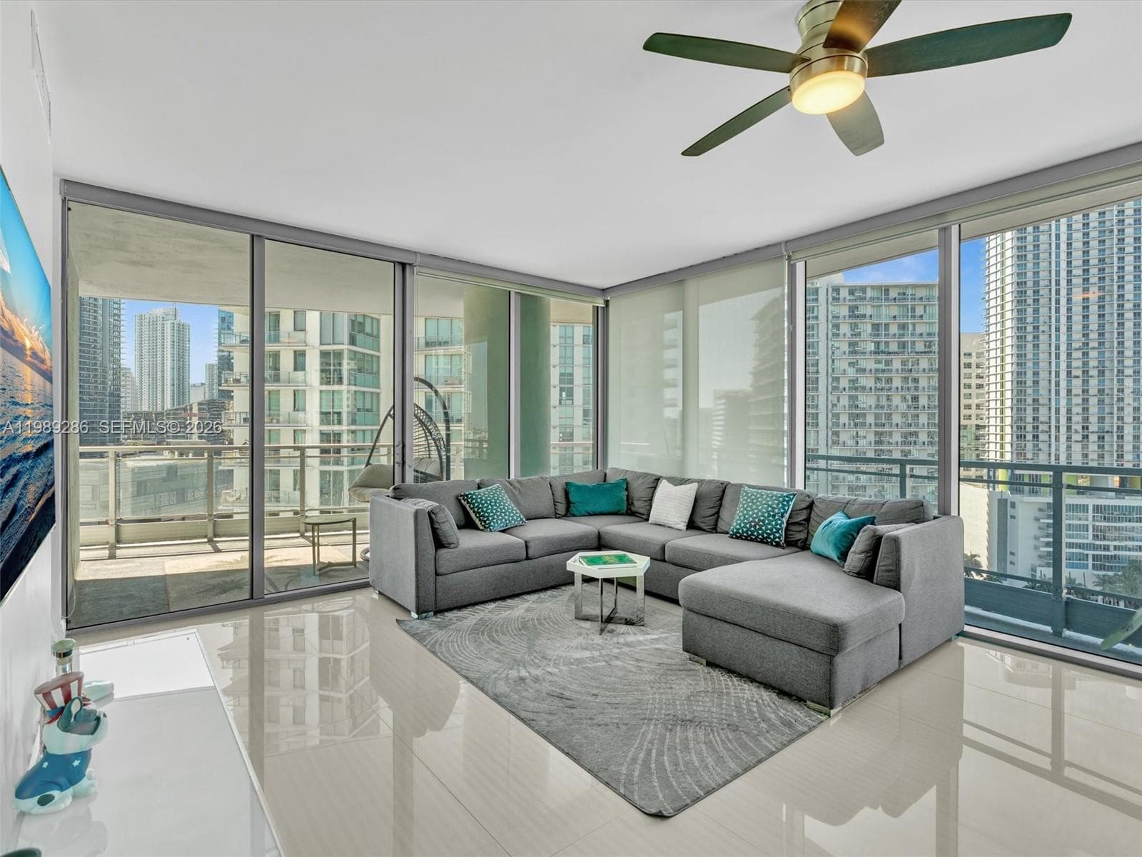90 SW 3rd St # 2013, Miami FL 33130 — 9