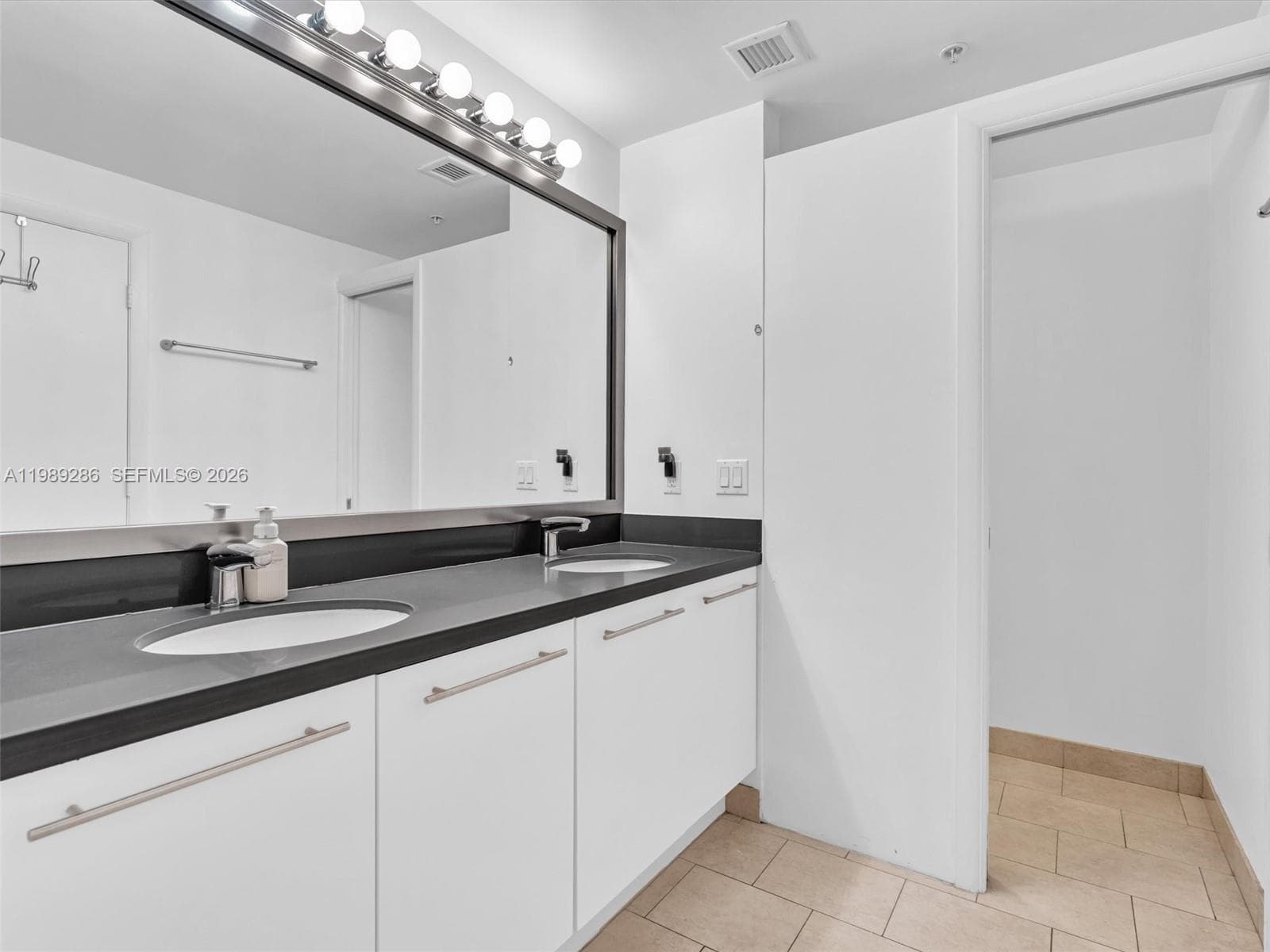 90 SW 3rd St # 2013, Miami FL 33130 — 21