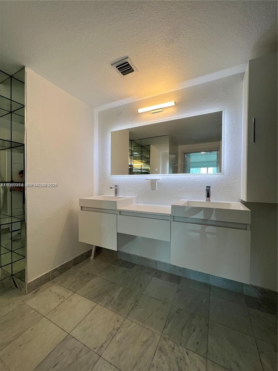 500 NE 29th St # 608, Miami FL 33137 — 20