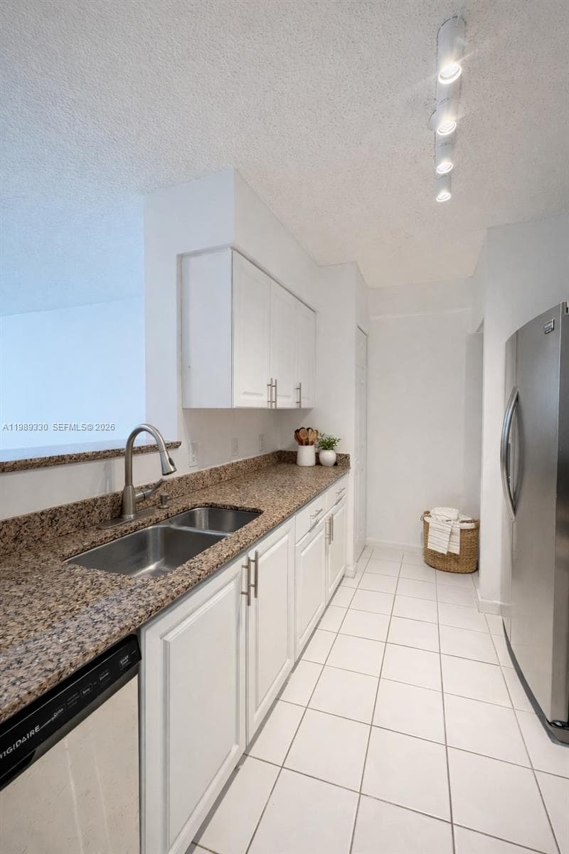 1155 Brickell Bay Dr # 1705, Miami FL 33131 — 11