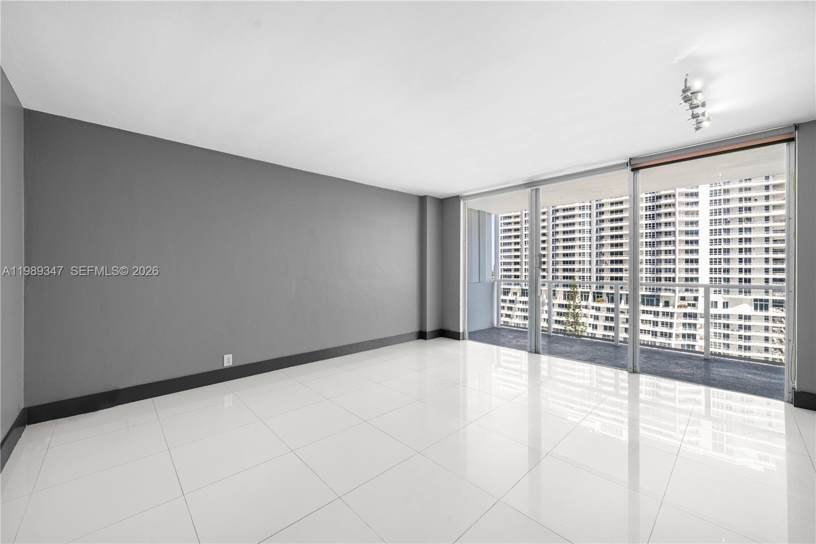 3301 NE 5th AVE # 1212, Miami FL 33137 — 11