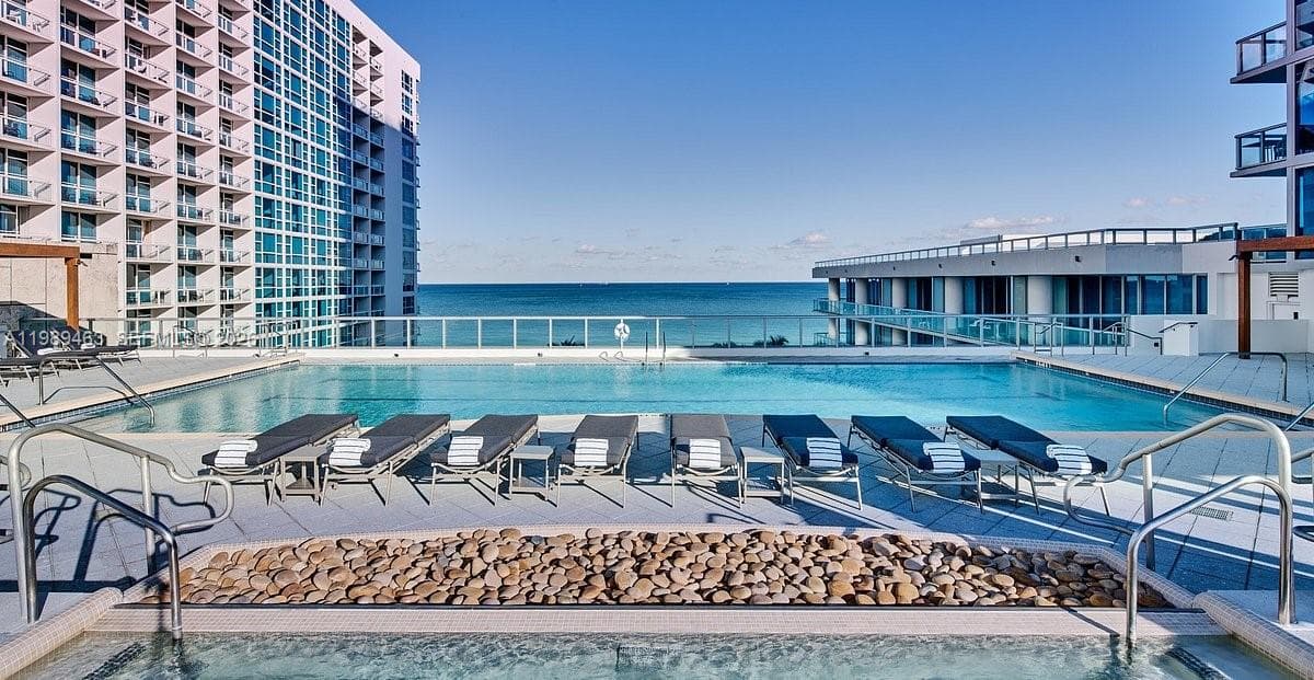 6801 Collins Ave, Miami Beach FL 33141 — 36