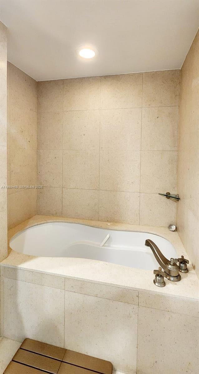 6801 Collins Ave, Miami Beach FL 33141 — 20
