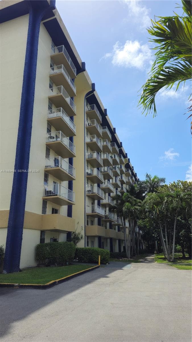 4550 NW 9th St # 505E, Miami FL 33126 — 2