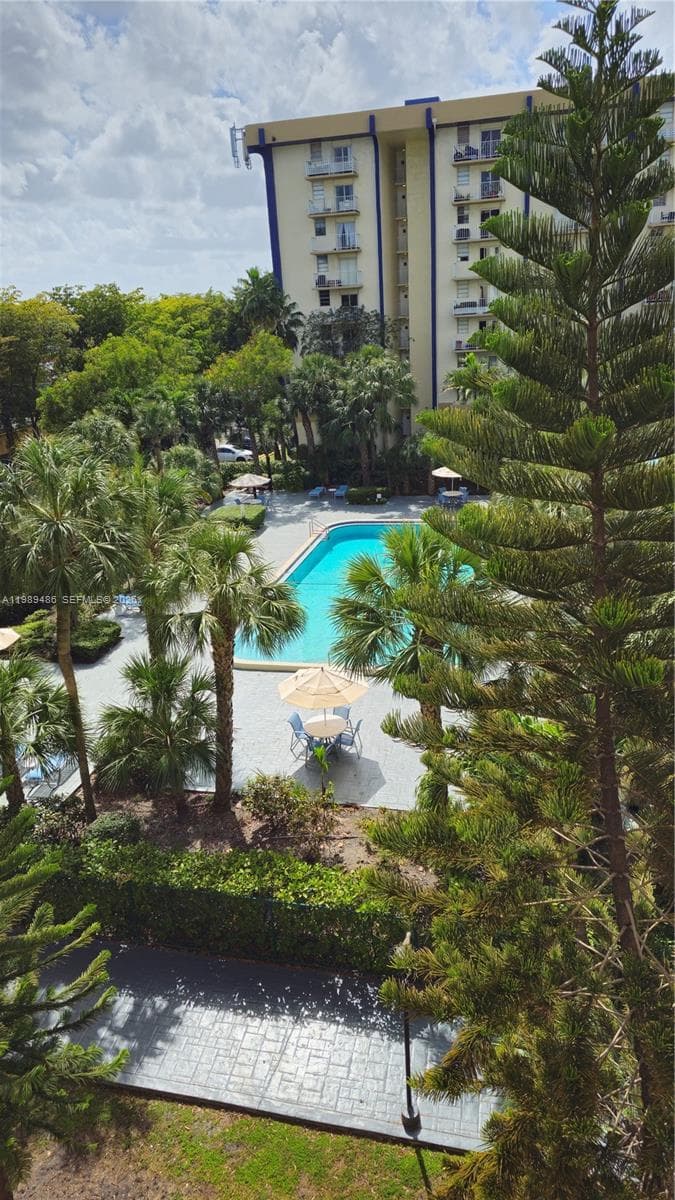 4550 NW 9th St # 505E, Miami FL 33126 — 17