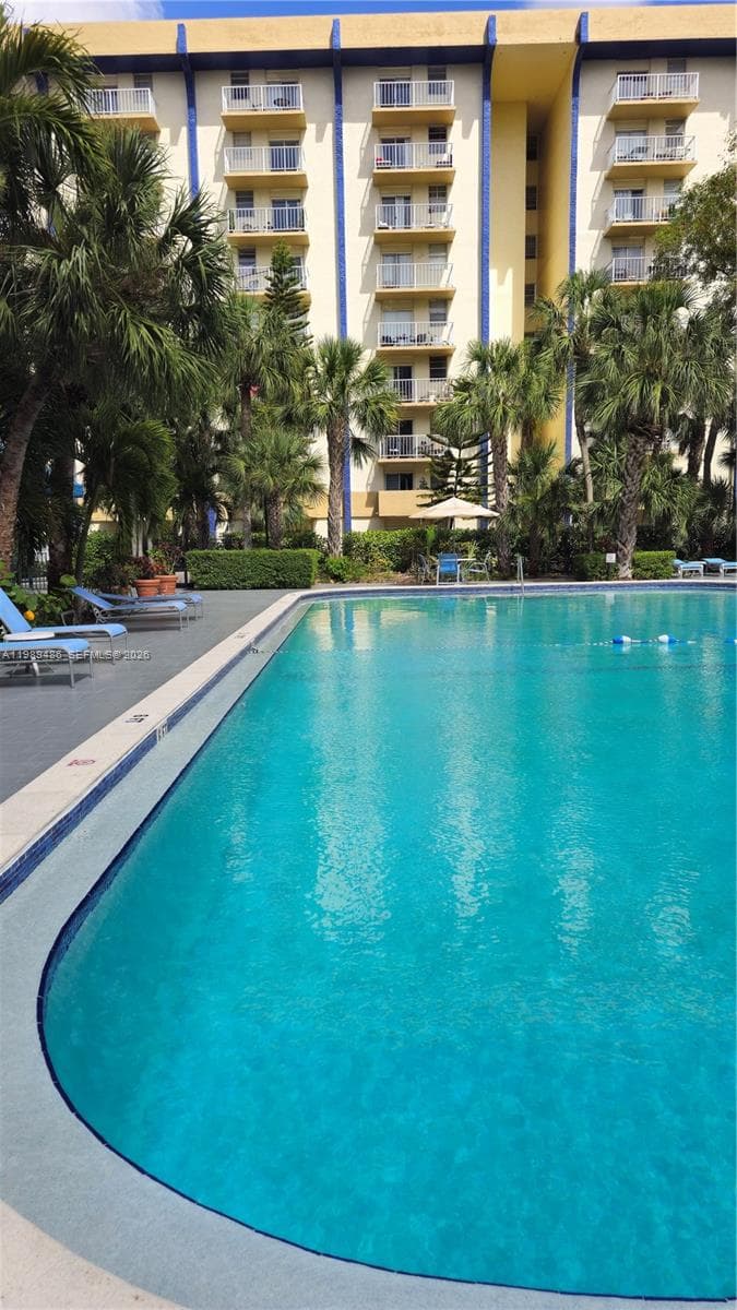 4550 NW 9th St # 505E, Miami FL 33126 — 1