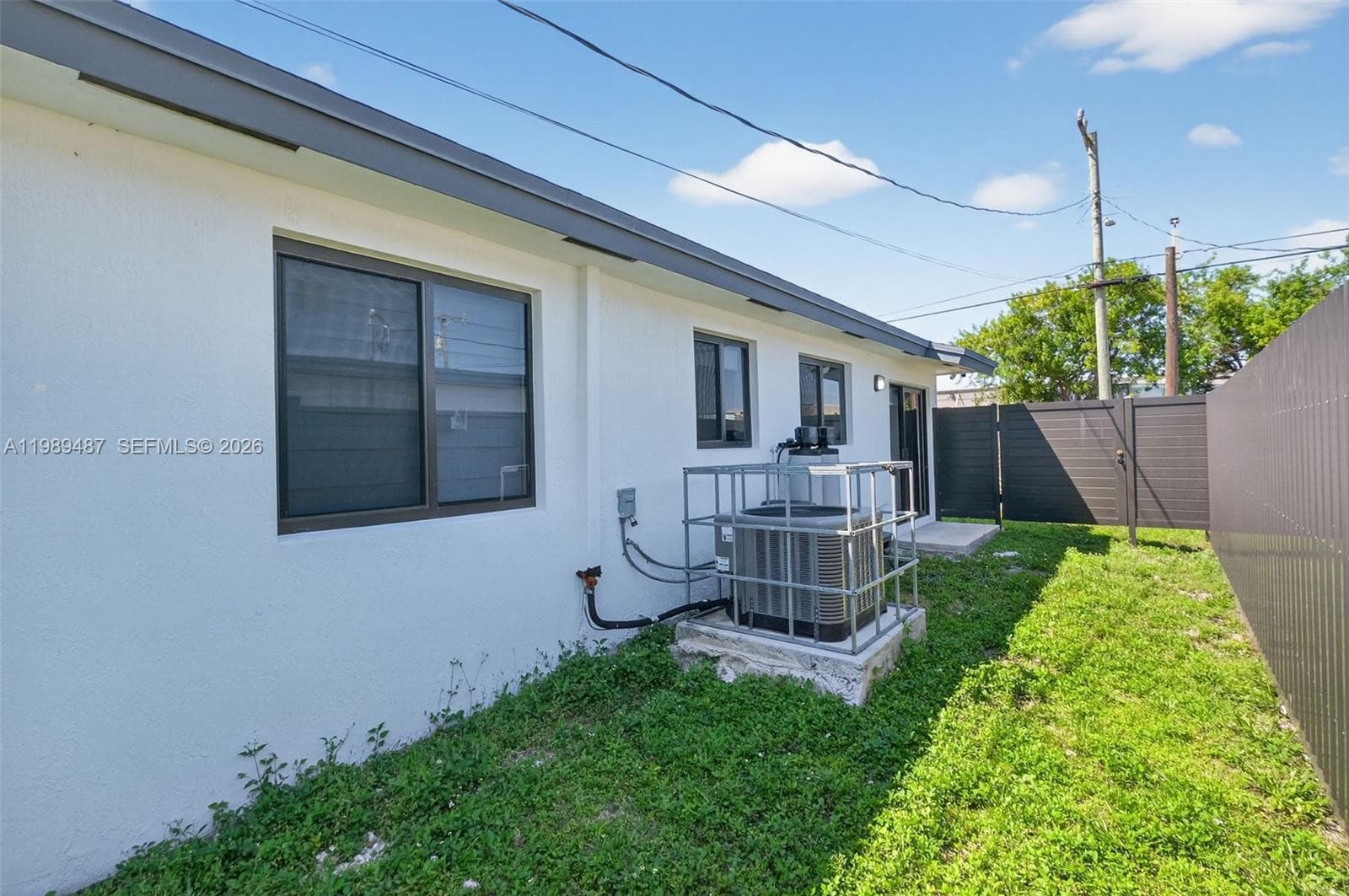 2490 NW 44th St # 2490, Miami FL 33142 — 27