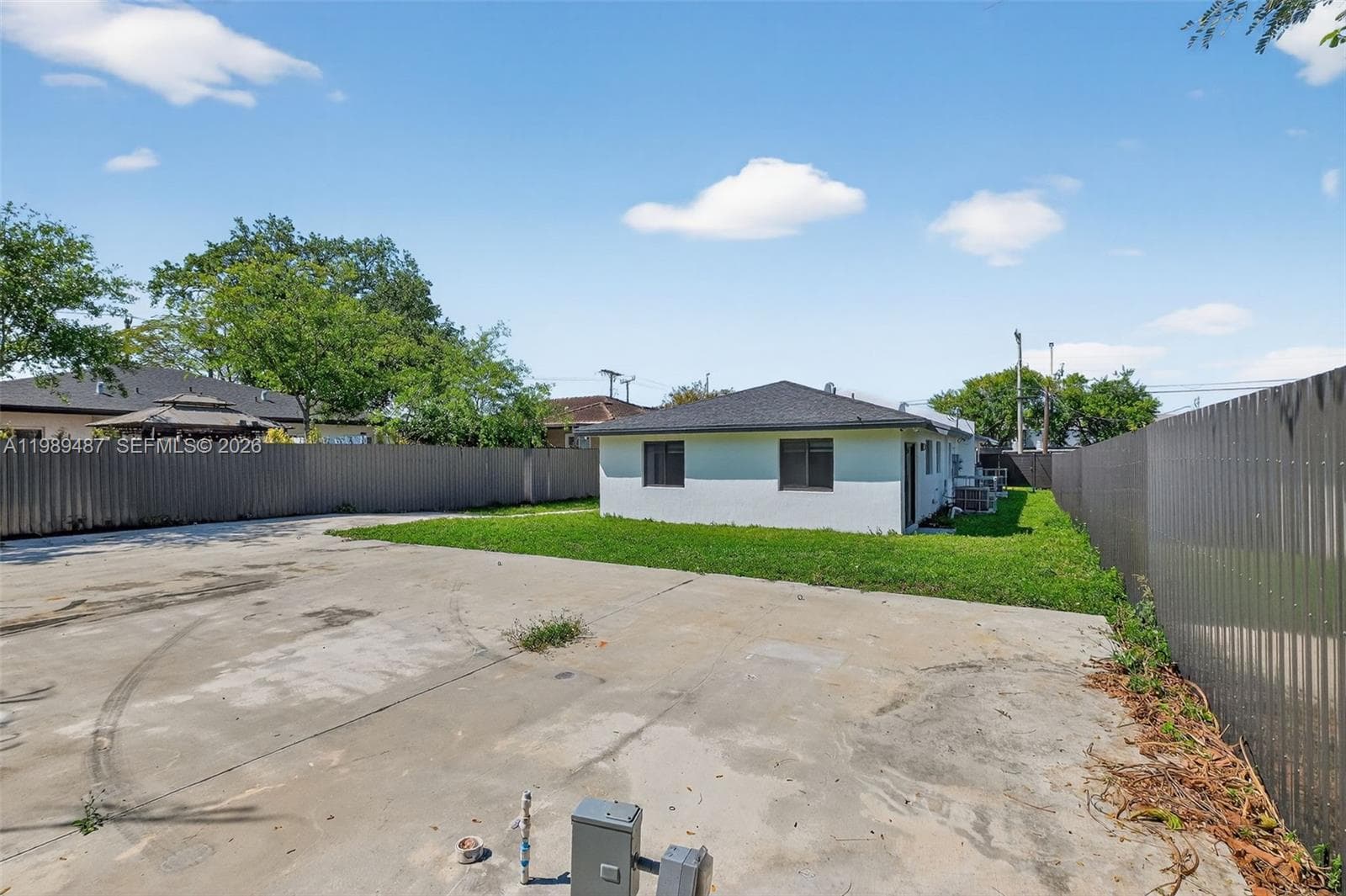 2490 NW 44th St # 2490, Miami FL 33142 — 33