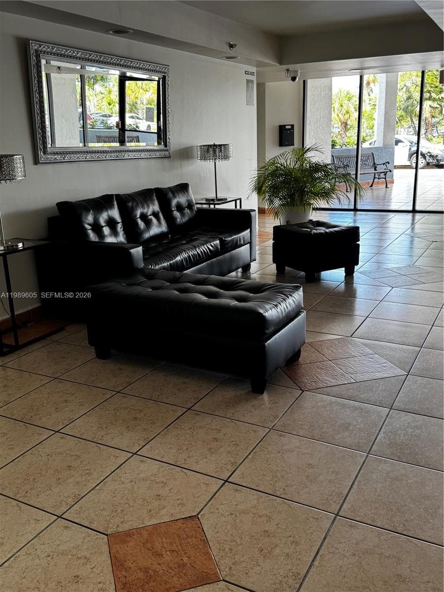 9686 Fontainebleau Blvd # 301, Miami FL 33172 — 17