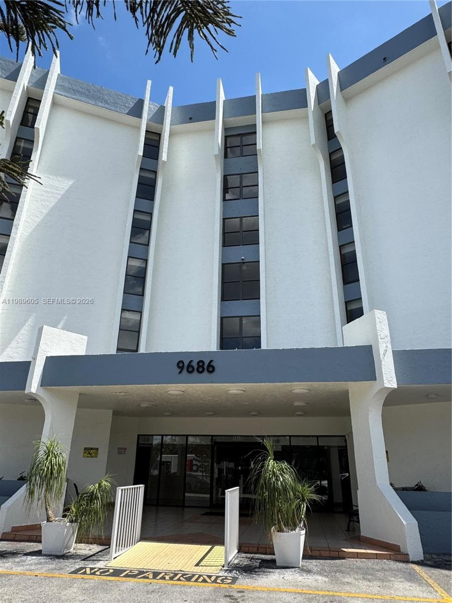 9686 Fontainebleau Blvd # 301, Miami FL 33172 — 1