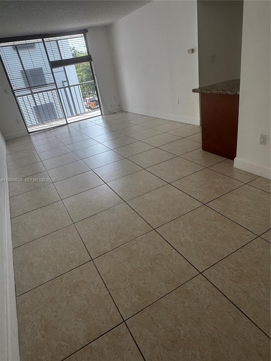 9686 Fontainebleau Blvd # 301, Miami FL 33172 — 4