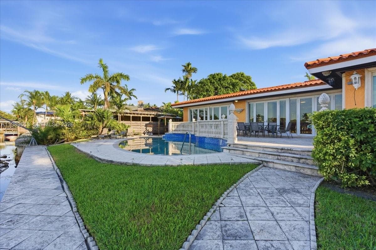 1249 Biscaya Dr, Surfside FL 33154 — 62