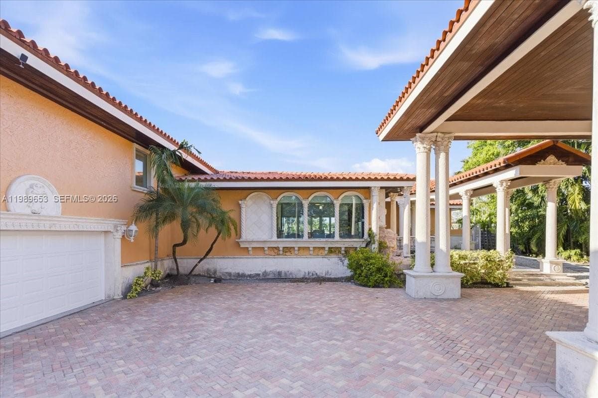 1249 Biscaya Dr, Surfside FL 33154 — 76