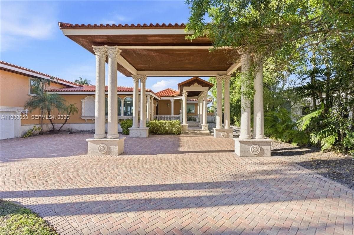 1249 Biscaya Dr, Surfside FL 33154 — 77