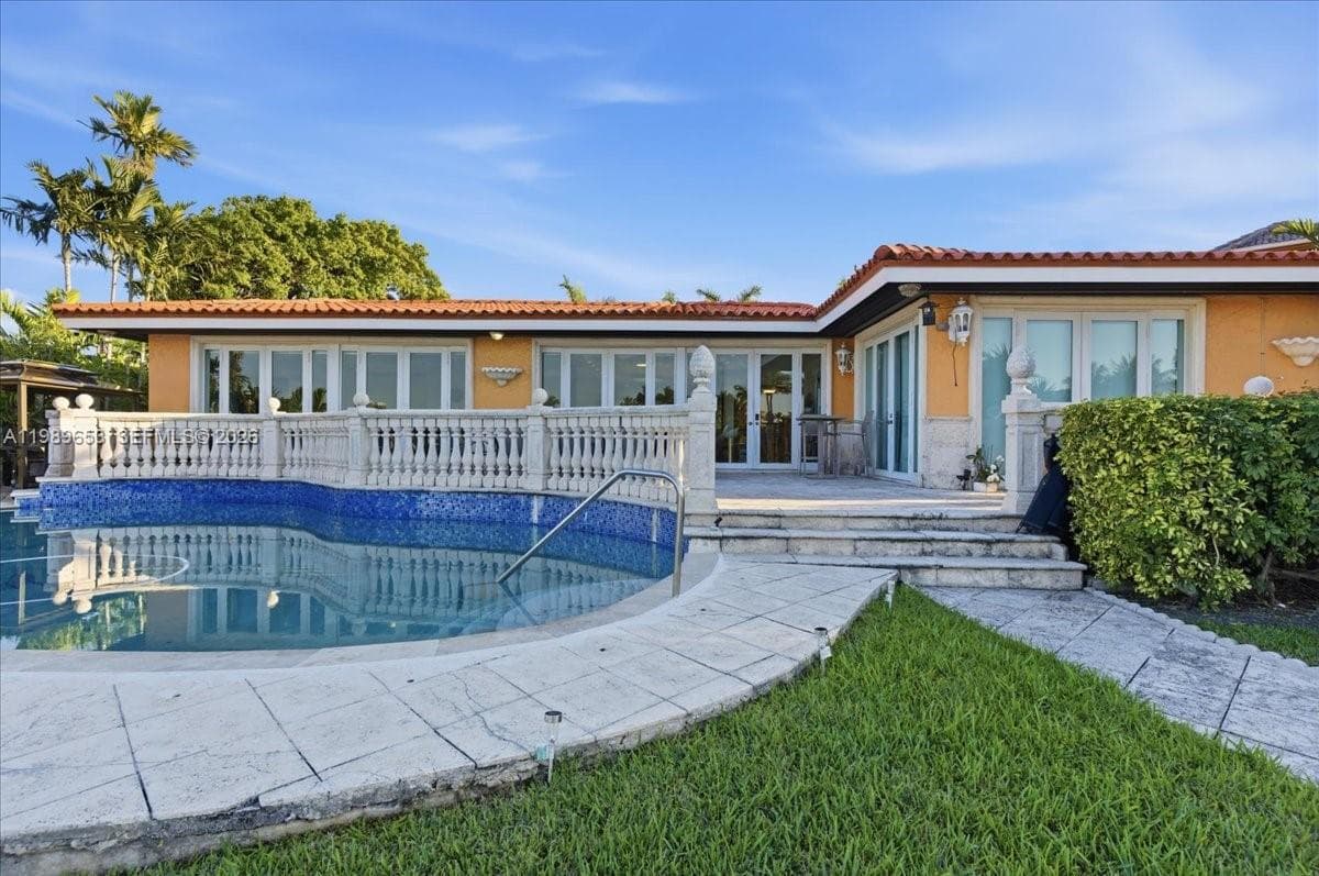 1249 Biscaya Dr, Surfside FL 33154 — 67