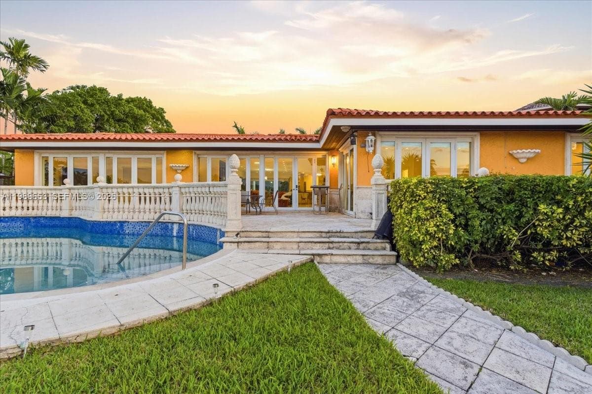 1249 Biscaya Dr, Surfside FL 33154 — 88