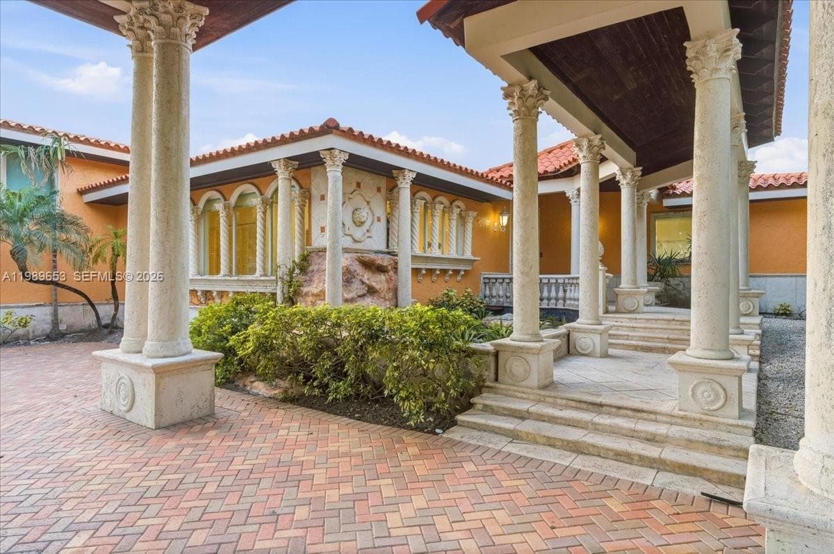 1249 Biscaya Dr, Surfside FL 33154 — 82