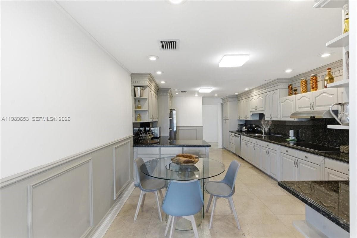 1249 Biscaya Dr, Surfside FL 33154 — 19