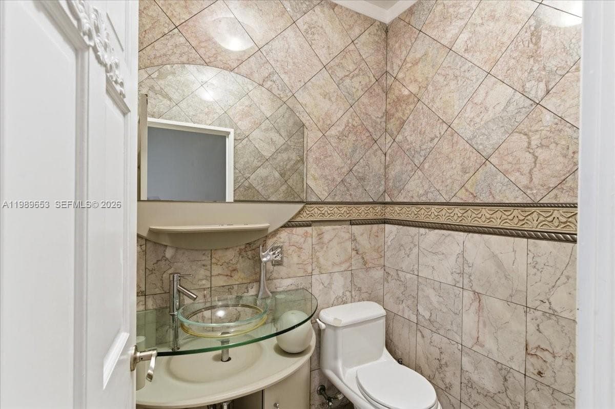 1249 Biscaya Dr, Surfside FL 33154 — 60