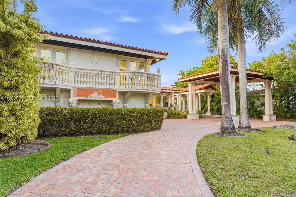 1249 Biscaya Dr, Surfside FL 33154 — 87