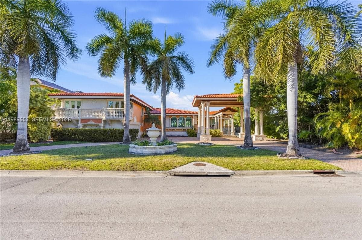 1249 Biscaya Dr, Surfside FL 33154 — 74