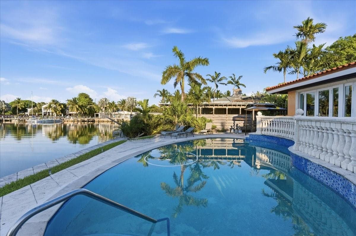 1249 Biscaya Dr, Surfside FL 33154 — 70